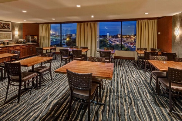 Hilton Knoxville Airport image 21